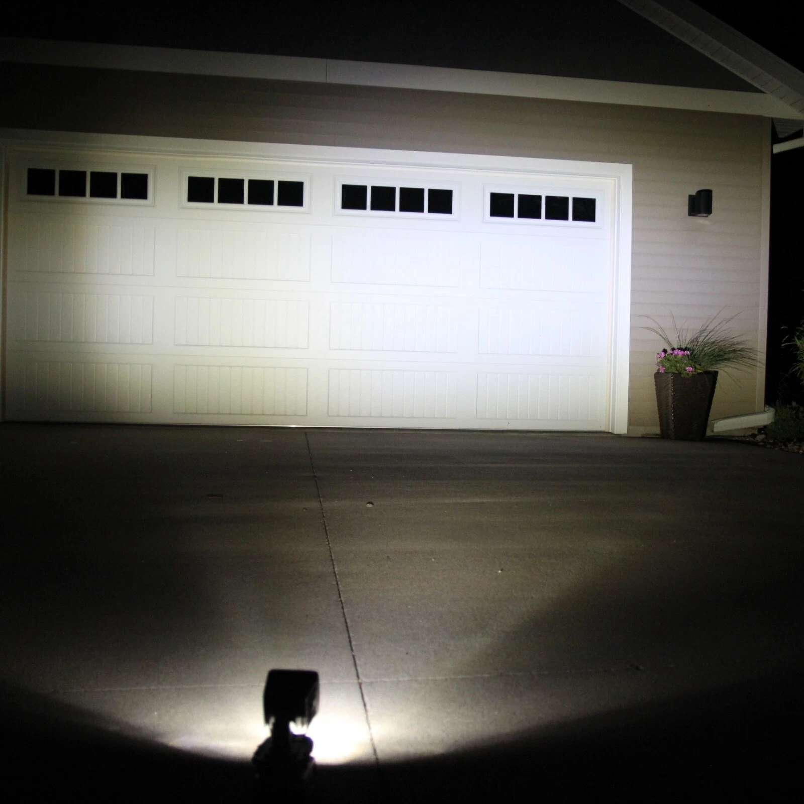 24 Watt Floodlight with Battery Protector and USB Charger for a Milwaukee M18, view 9